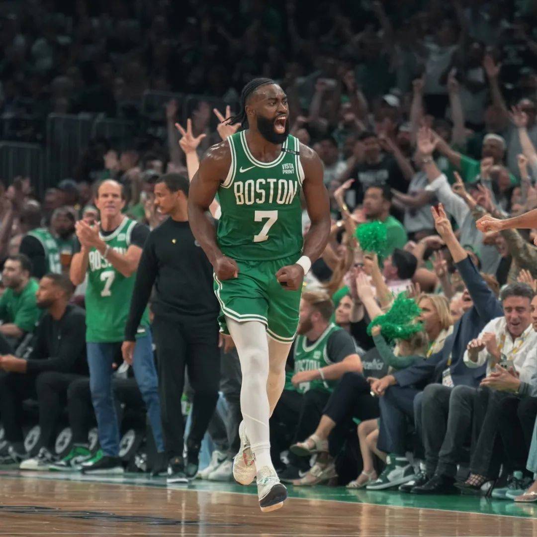 关于独行侠逆转76人，杰伦·布朗制霸全场的信息