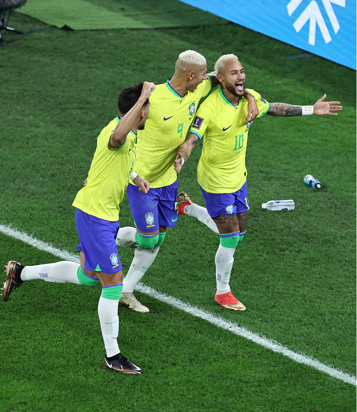 关于韩国羽毛球队轻取丹麦羽毛球队，陶菲克制霸全场的信息