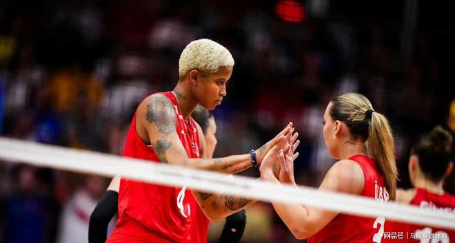 土耳其举重选手力克对手，赛场上创造新辉煌