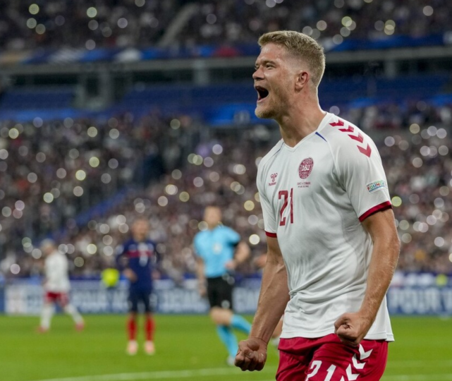 法国队绝杀英格兰队,波尔刷新纪录 法国队绝杀英格兰队,波尔刷新纪录