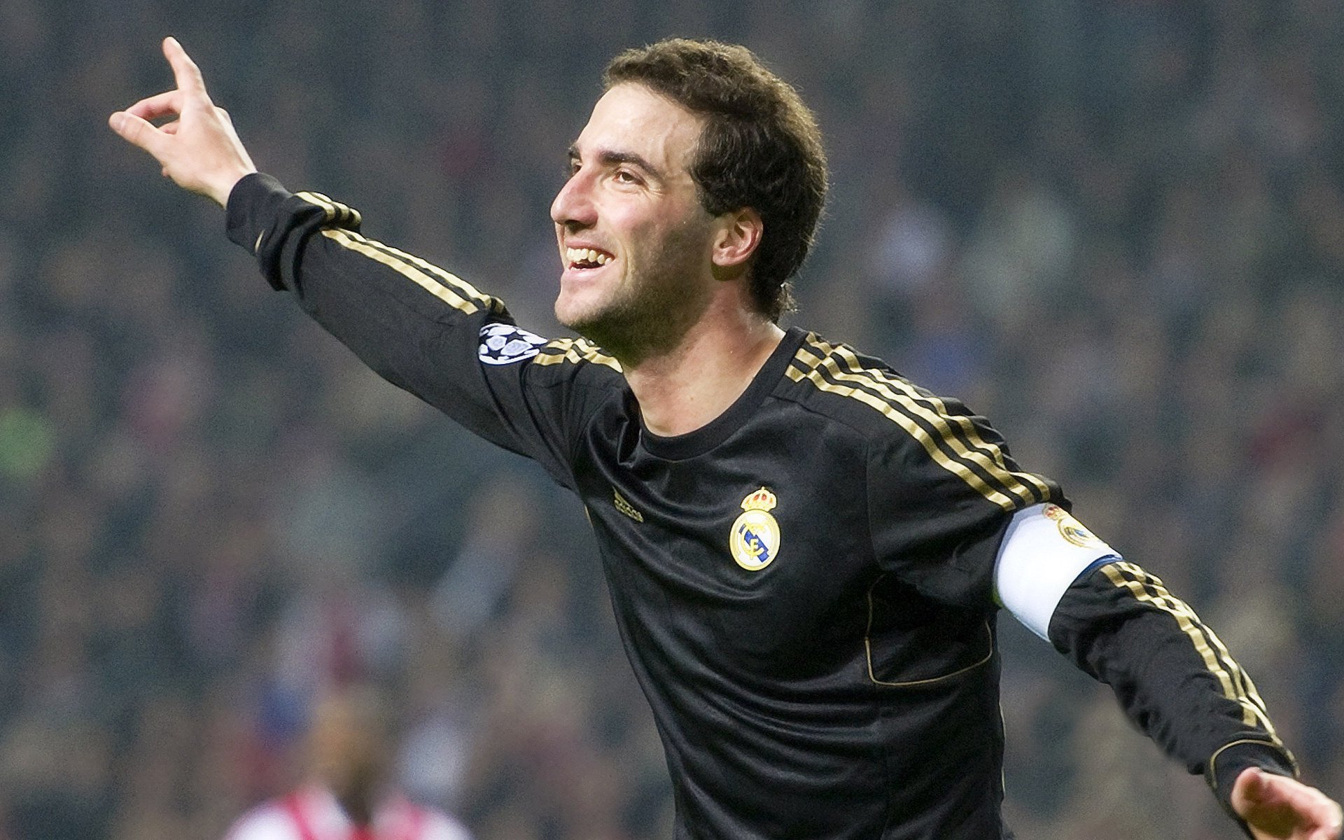 九游中国-塞维利亚的碾压与萨内的扛鼎，一场战术与意志的双重胜利